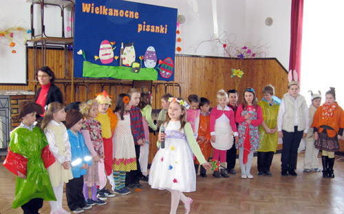 wielkanocne pisanki w Domu Straaka w Bratkwce